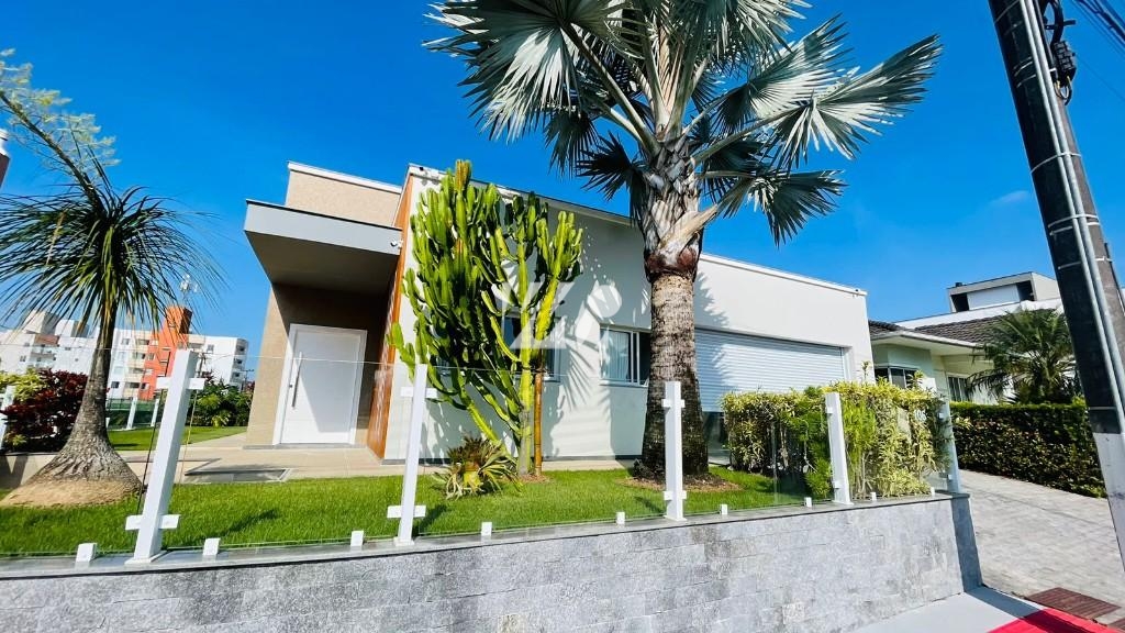 Casa em Pedra Branca, Palhoça. 4 quartos, 253m². Imagem 1 de 21